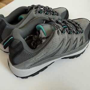 Columbia Women's Gray Trail Sneakers with Teal Accents